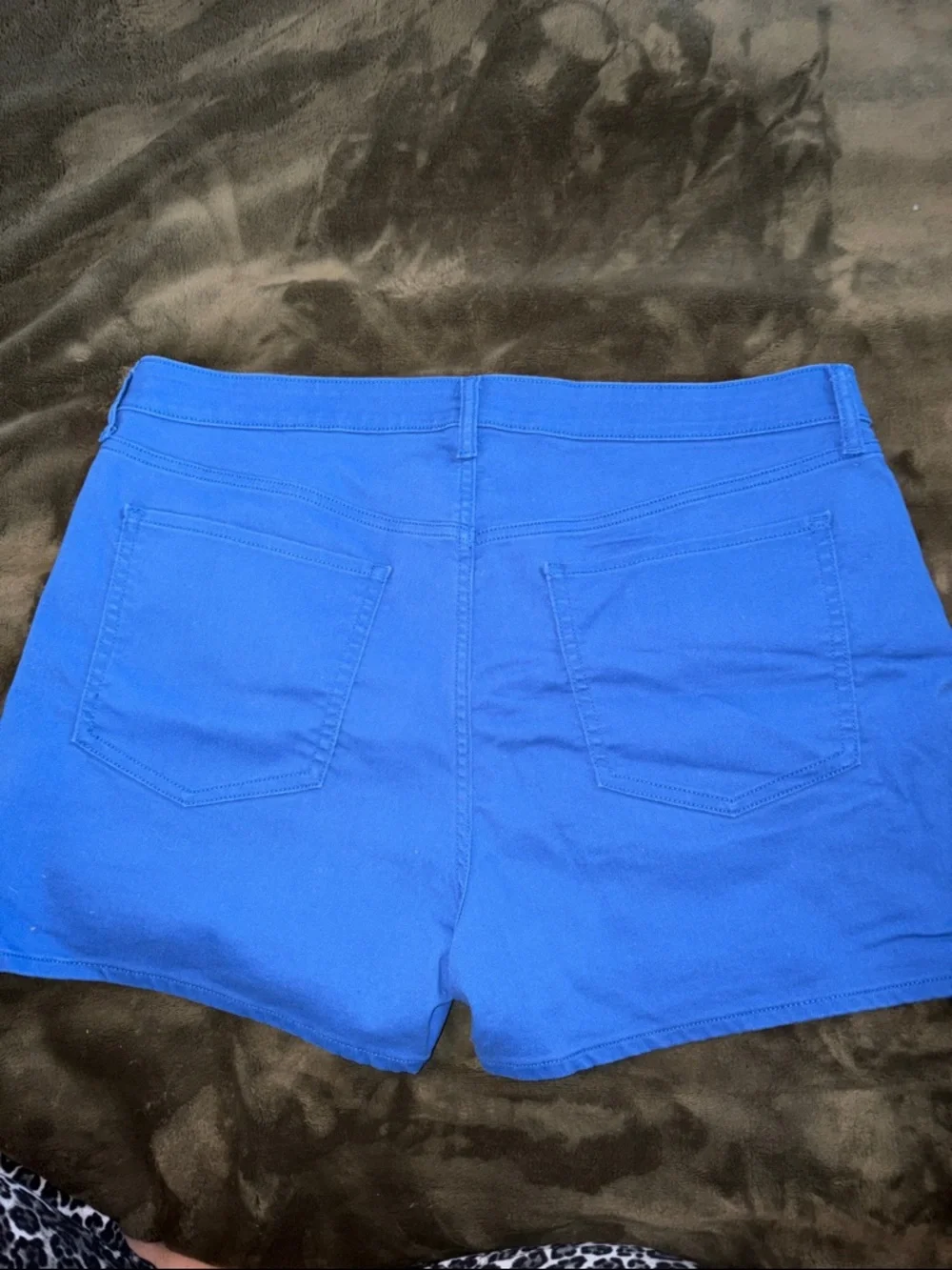 Old Navy Bright Blue Women’s Shorts - Picture 2 of 7